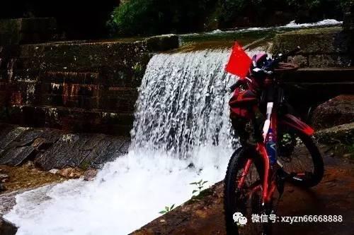 紧闭的闸门